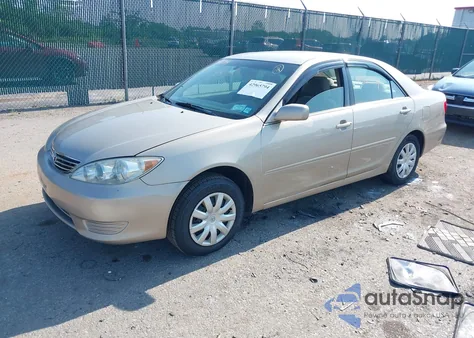 2005 Toyota Camry Le z USA, uszkodzony, nr VIN 4T1BE32K35U039798